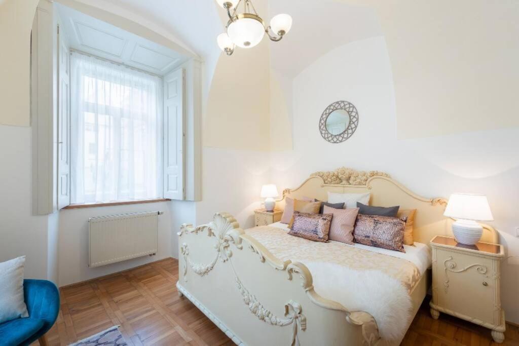 Rose Apartments / Romantic & Cozy / City Center Praha Eksteriør bilde