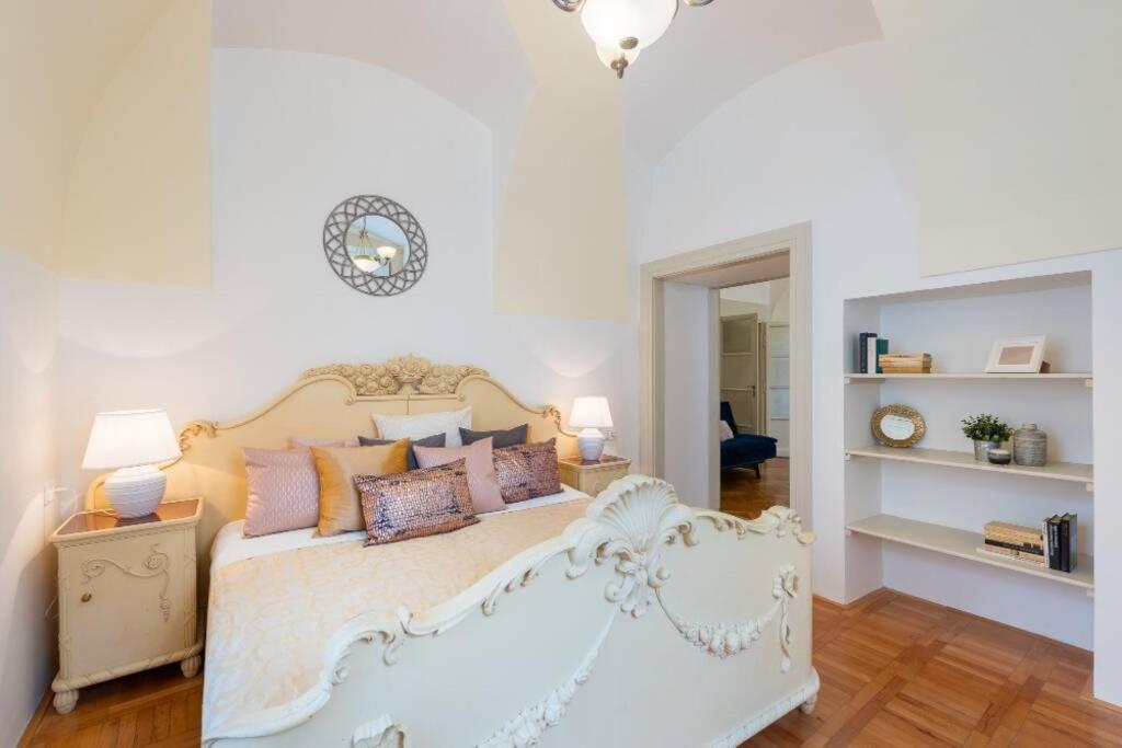 Rose Apartments / Romantic & Cozy / City Center Praha Eksteriør bilde