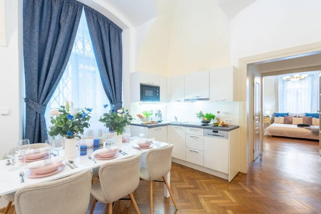Rose Apartments / Romantic & Cozy / City Center Praha Eksteriør bilde