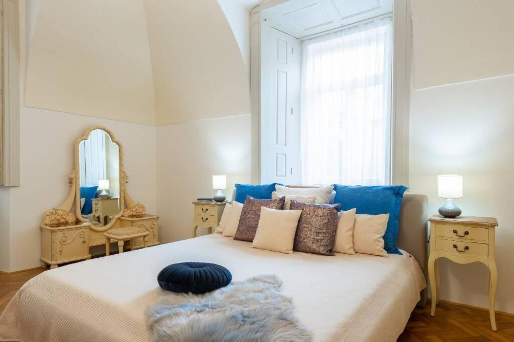 Rose Apartments / Romantic & Cozy / City Center Praha Eksteriør bilde