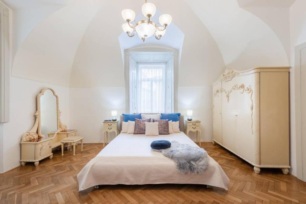 Rose Apartments / Romantic & Cozy / City Center Praha Eksteriør bilde
