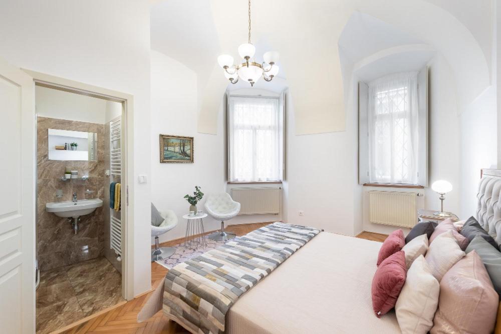 Rose Apartments / Romantic & Cozy / City Center Praha Eksteriør bilde