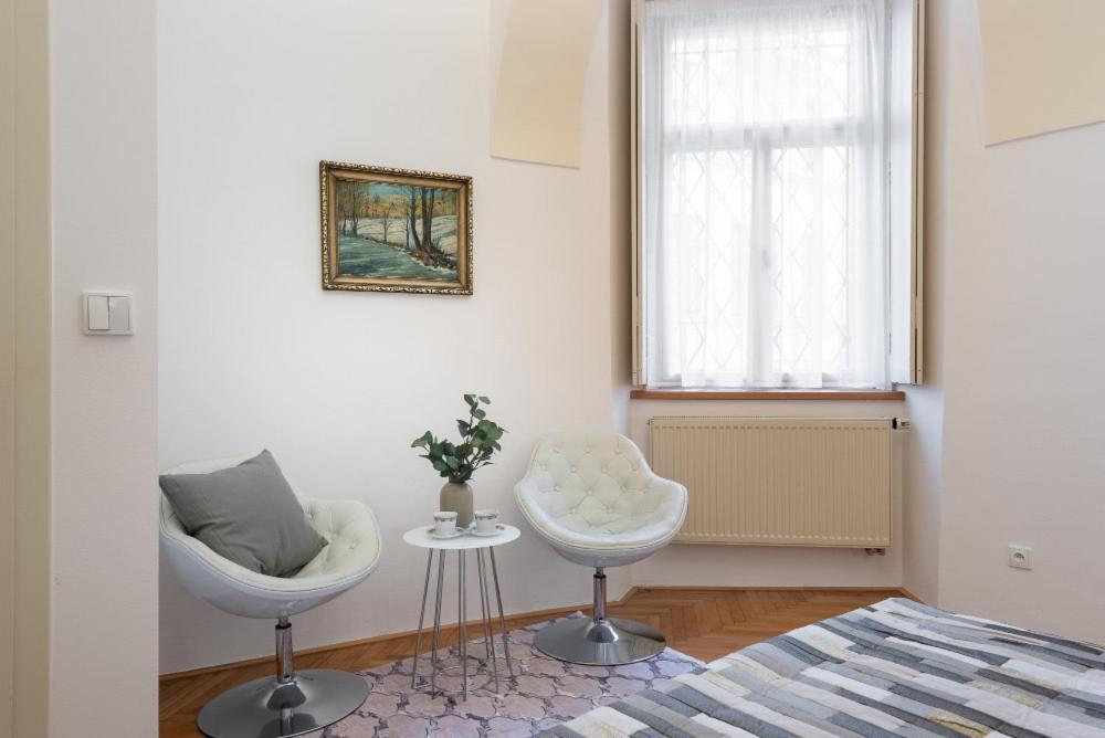 Rose Apartments / Romantic & Cozy / City Center Praha Eksteriør bilde